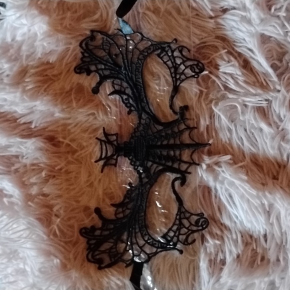 Black lace eye mask, black silk choker and Lace Fingerless Gloves. BLwC3 - Picture 1 of 7